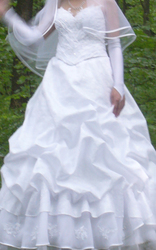 свадебное  БЕЛОЕ платье,  фата,  невеста